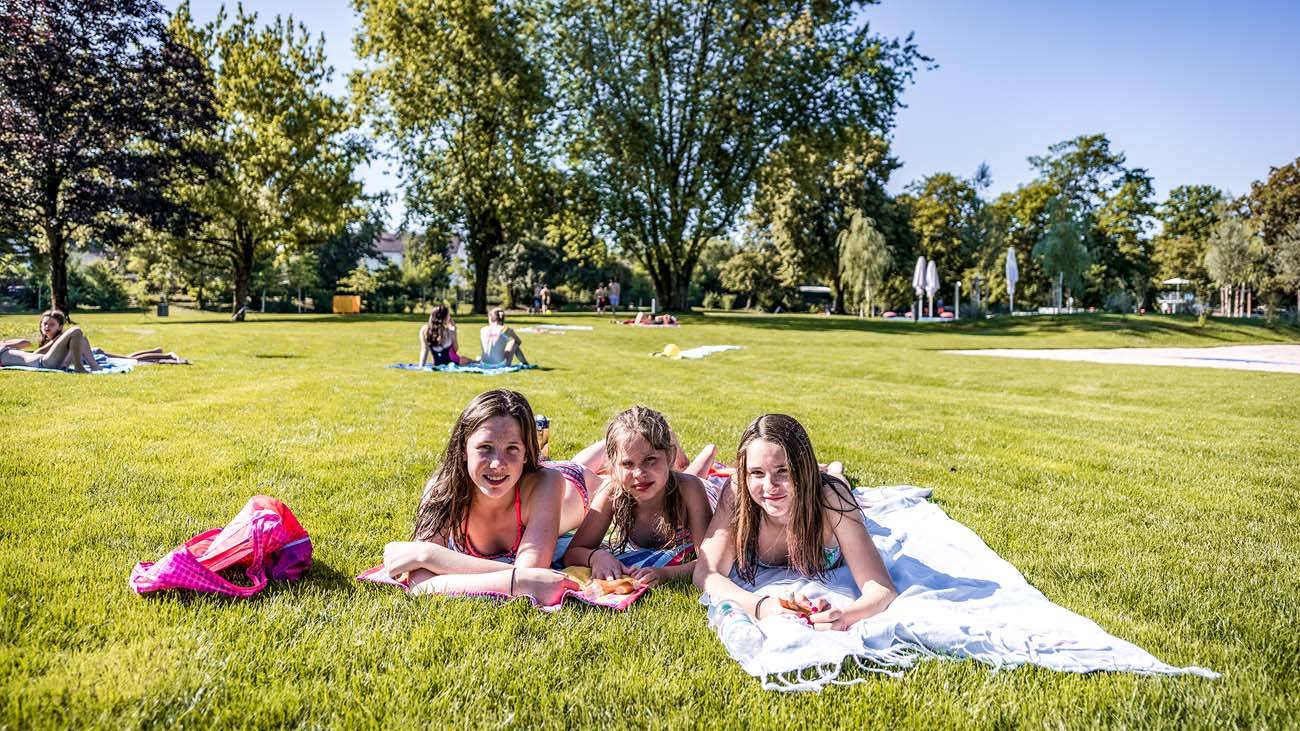 Freizeitbad Stegermatt, Freibad offenburg ortenau, entspannen auf der liegewiese